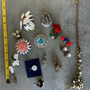 Assorted vintage pins & single earrings. great for an art project/ repurpose